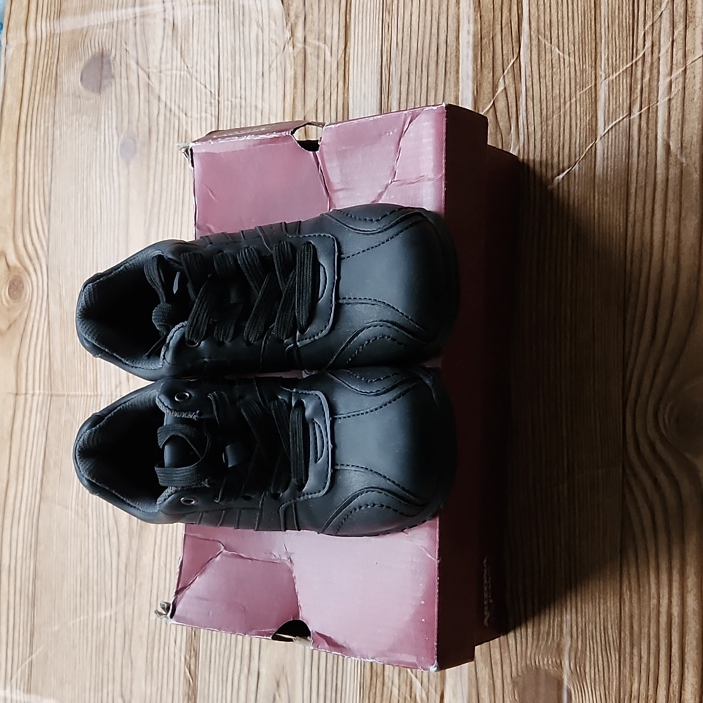 NIB Arizona Jean Co Black Sneakers sz 13